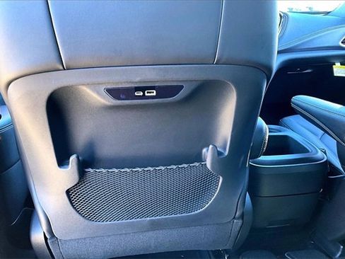 New 2026 Chrysler Pacifica Select image 33