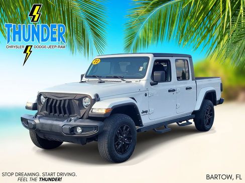 Certified 2022 Jeep Gladiator Sport AWD/4WD image 2