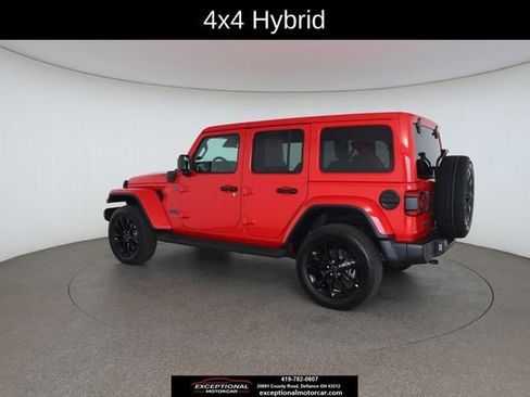 Used 2025 Jeep Wrangler Unlimited Sahara AWD/4WD image 10