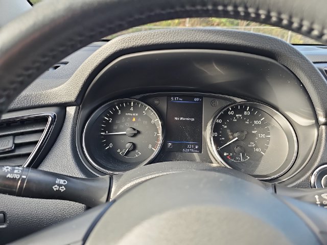 Used 2018 Nissan Rogue SV w/ Premium Package AWD/4WD image 22