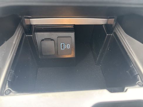 Used 2022 Ford Explorer XLT w/ Equipment Group 202A image 29