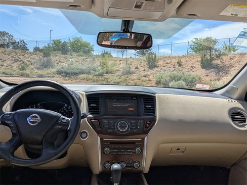 Used 2020 Nissan Pathfinder Platinum image 16