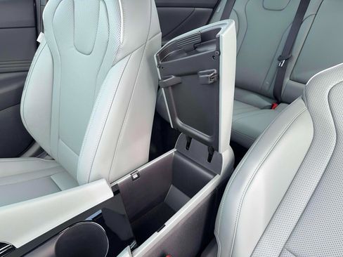 New 2026 Hyundai Elantra Limited image 19