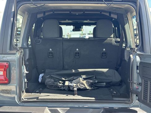 Used 2024 Jeep Wrangler Rubicon image 31