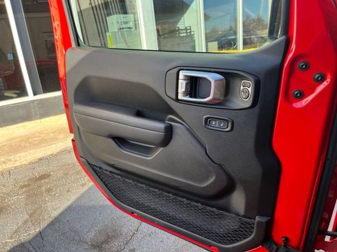 Used 2025 Jeep Wrangler Sport S image 20