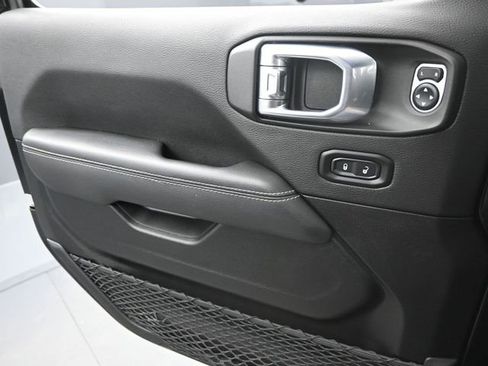 Used 2022 Jeep Wrangler Unlimited Sahara image 17