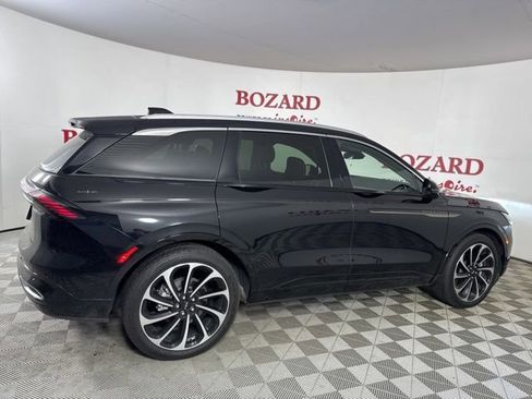 Used 2025 Lincoln Nautilus Black Label image 9