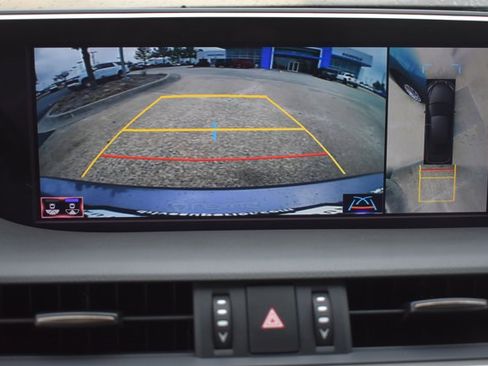 Used 2019 Lexus ES 300h w/ Luxury Package image 26