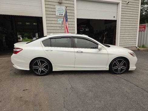 Used 2016 Honda Accord Touring image 12