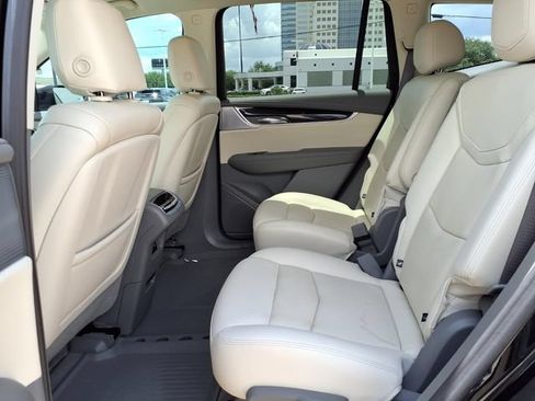 Used 2023 Cadillac XT6 Premium Luxury w/ Technology Package FWD image 5