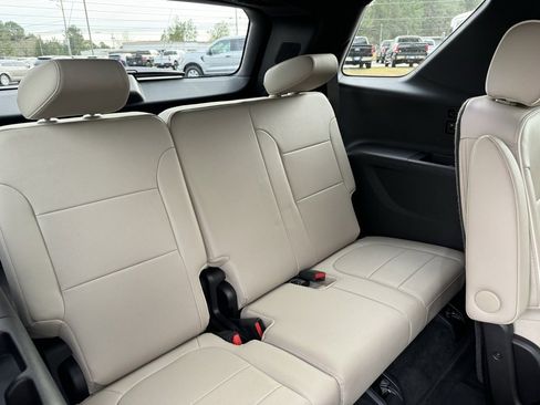 Used 2022 Chevrolet Traverse Premier image 12