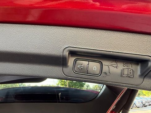 Used 2020 Ford Explorer XLT w/ Equipment Group 202A AWD/4WD image 28