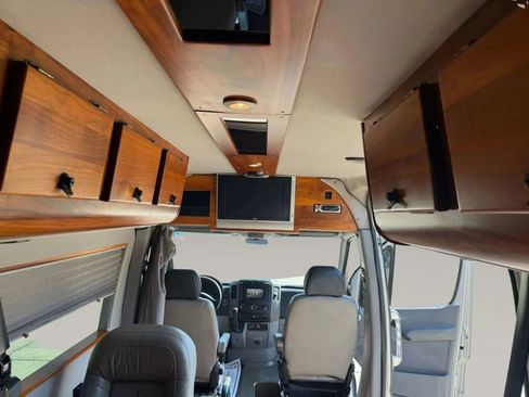 Used 2008 Freightliner Sprinter 3500 RWD image 18