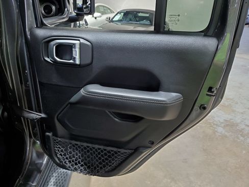 Used 2020 Jeep Gladiator Overland w/ LED Lighting Group AWD/4WD image 22
