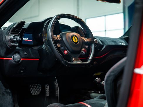 Used 2020 Ferrari 488 Pista Coupe image 2
