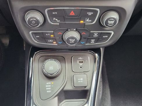 Used 2021 Jeep Compass Limited w/ Sun and Sound Group AWD/4WD image 18
