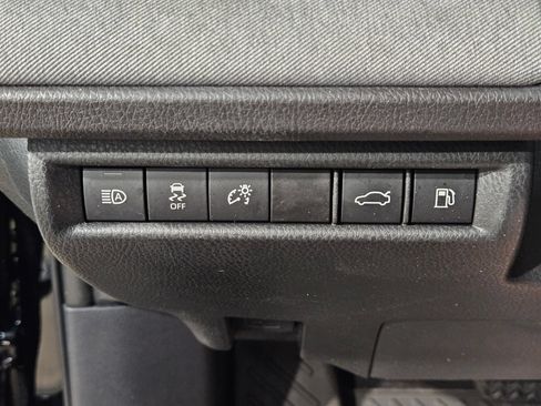 Used 2025 Toyota Camry LE FWD image 25