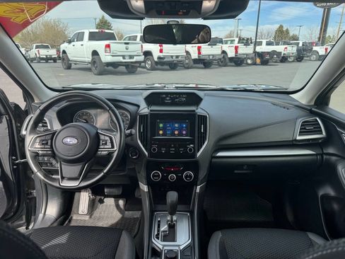 Used 2022 Subaru Forester Premium AWD/4WD image 32