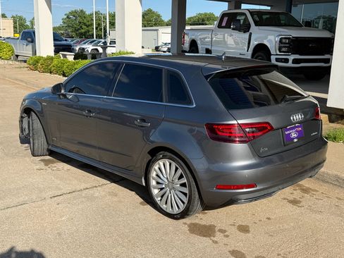 Used 2016 Audi A3 e-tron Premium Plus w/ Premium Plus Package FWD image 8