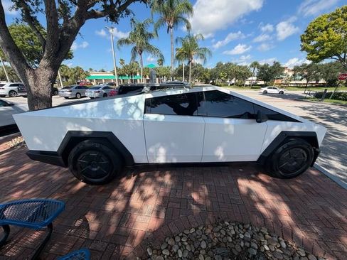Used 2025 Tesla Cybertruck AWD Crew Cab image 7