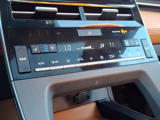 Used 2019 Toyota Avalon Limited w/ All Weather Liner Package FWD image 27