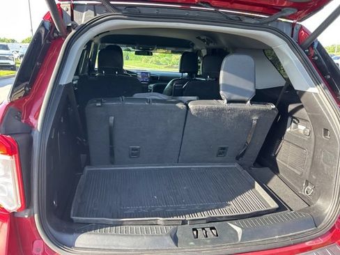 Used 2021 Ford Explorer XLT w/ Equipment Group 202A AWD/4WD image 12