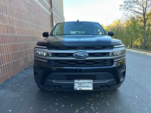 Used 2023 Ford Expedition Max XLT image 3
