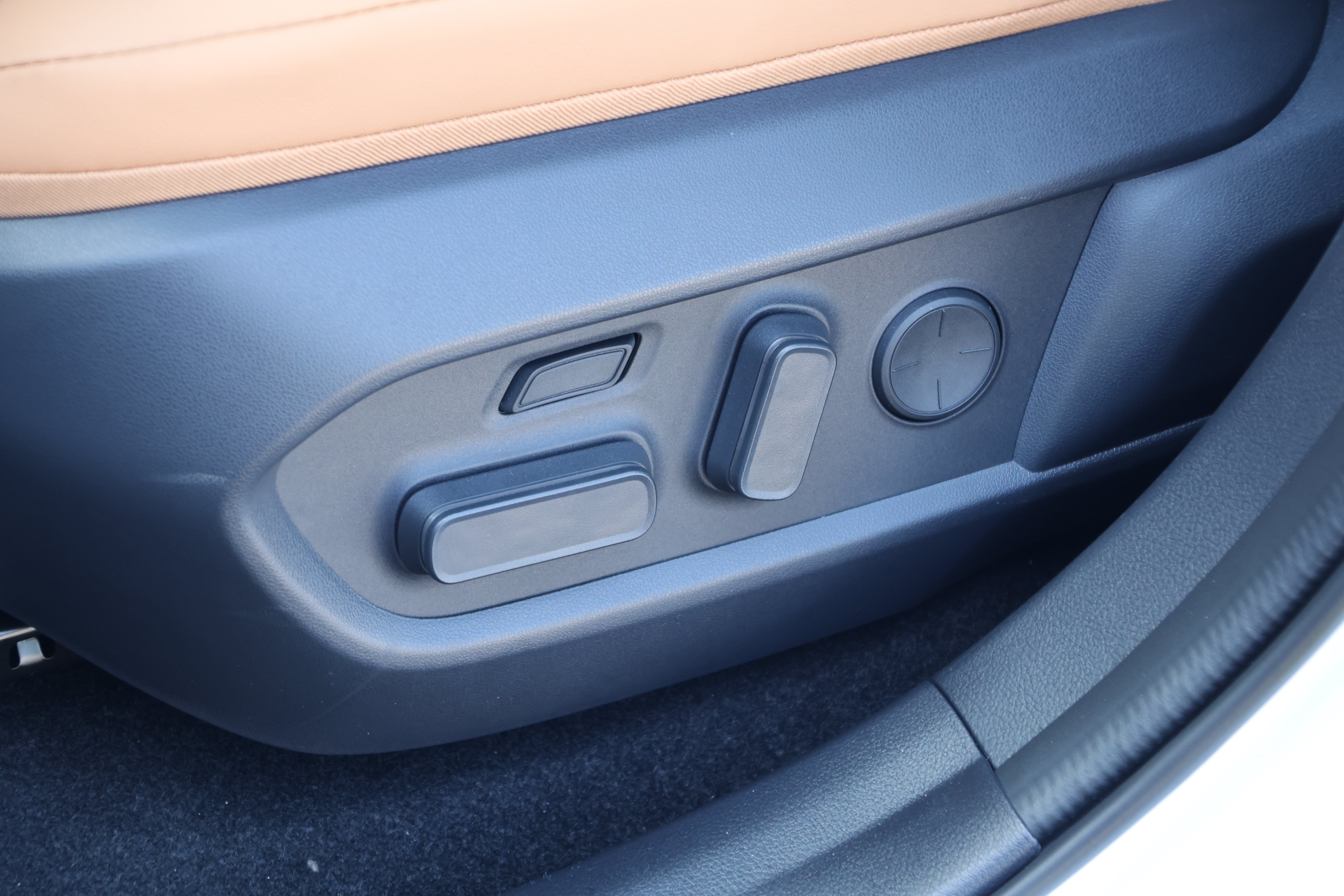 New 2026 Lexus ES 350e w/ Accessory Package (Z1) FWD image 33