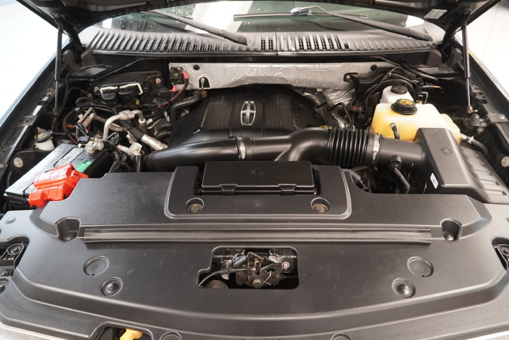 Used 2015 Lincoln Navigator L 4WD image 40