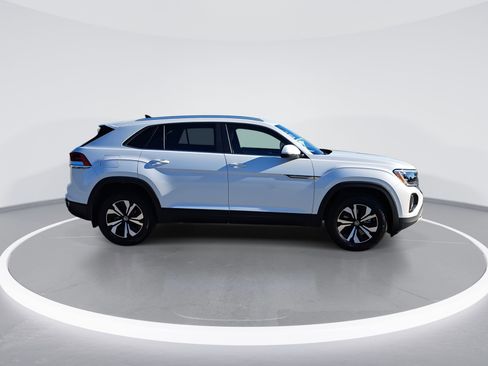 New 2026 Volkswagen Atlas Cross Sport SE image 2