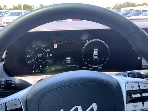 Used 2025 Kia Telluride SX w/ SX Captain's Chair Package FWD image 26