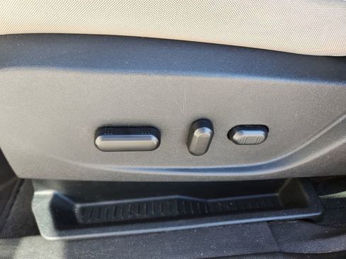 Used 2017 Ford Escape SE w/ Equipment Group 201A image 19