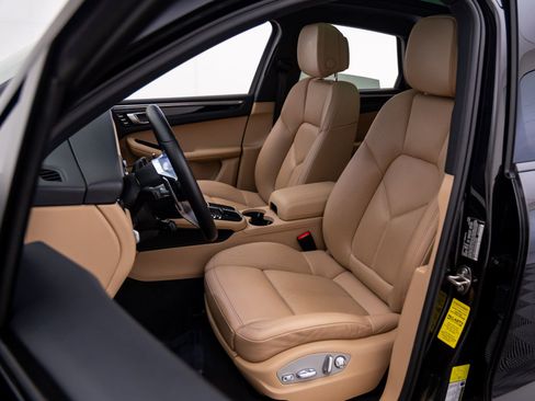 Certified 2021 Porsche Macan S image 5