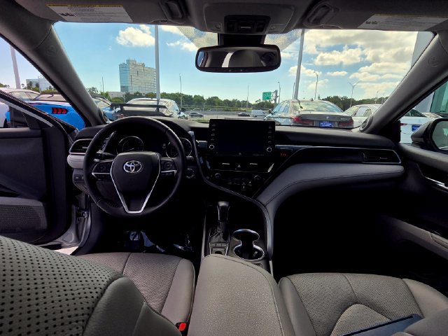 Used 2022 Toyota Camry XLE FWD image 28
