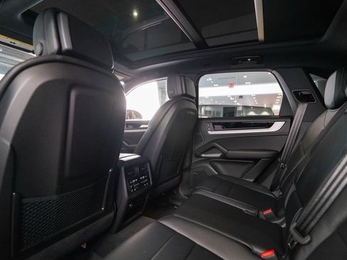Certified 2026 Porsche Cayenne AWD/4WD image 17