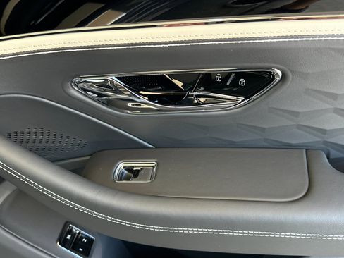 New 2025 Bentley Flying Spur Plug-In Hybrid image 17