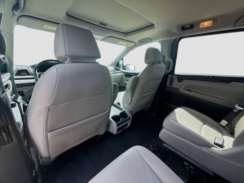Used 2018 Honda Odyssey EX-L image 22