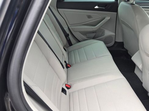 Used 2024 Volkswagen Jetta SE FWD image 8