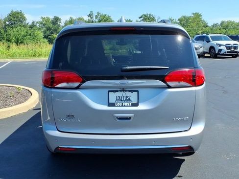 Used 2019 Chrysler Pacifica Limited FWD image 34