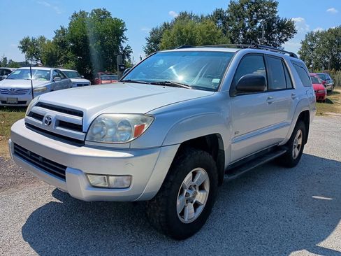 Used 2004 Toyota 4Runner SR5 image 2