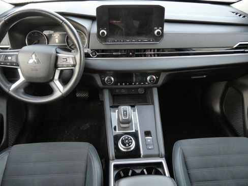 Used 2022 Mitsubishi Outlander SE image 10