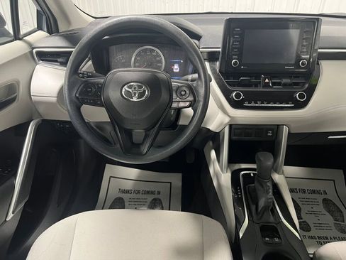 Used 2022 Toyota Corolla Cross L image 4