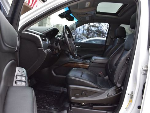 Used 2018 Chevrolet Suburban LT image 16