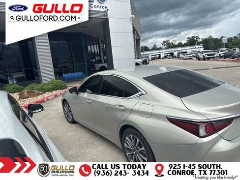 Used 2022 Lexus ES 350 w/ Premium Package FWD image 4