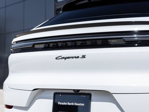 Certified 2026 Porsche Cayenne S AWD/4WD image 15