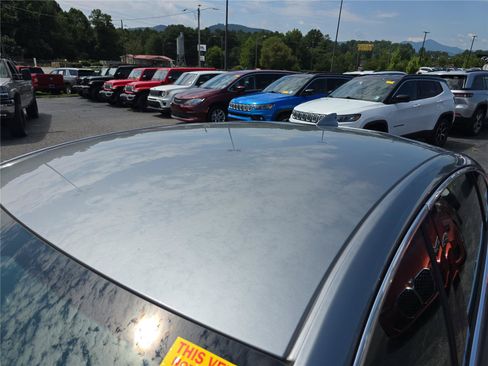Used 2024 Chevrolet Malibu LT FWD image 11