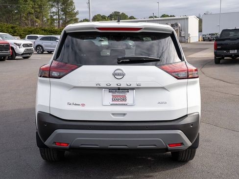 Used 2023 Nissan Rogue S image 4