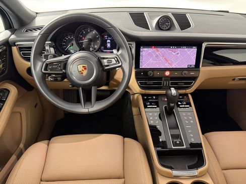 Certified 2026 Porsche Macan AWD/4WD image 27