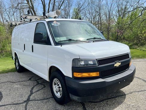 Used 2019 Chevrolet Express 2500 w/ Driver Convenience Package RWD image 4
