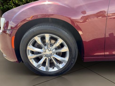 Used 2018 Chrysler 300 Limited AWD/4WD image 23